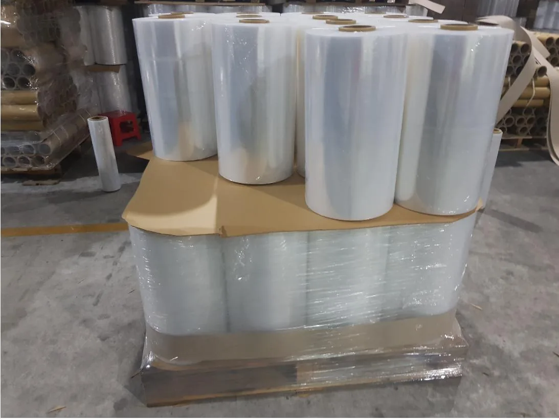 Pallet hàng được quấn màng PE tại kho xưởng TABI