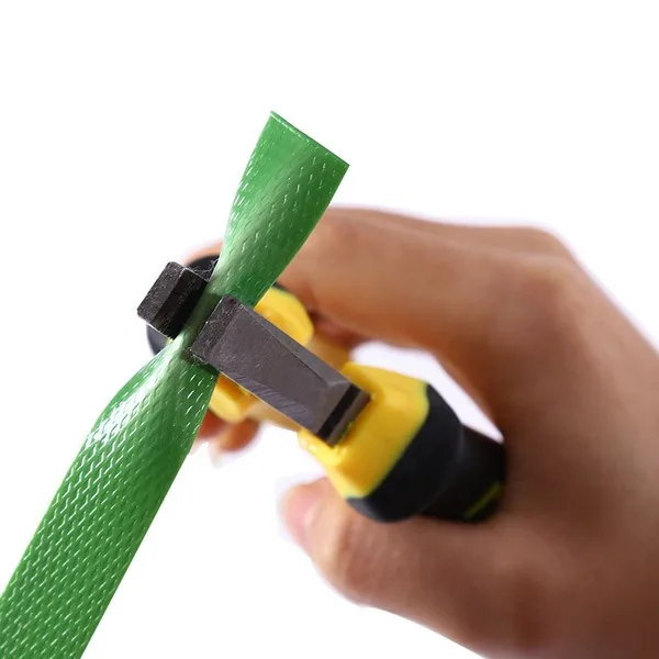 Siết đai PET bằng dụng cụ đai cầm tay